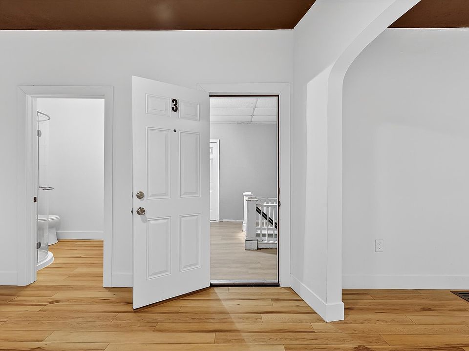 1st image of 934 Butterworth St SW #3