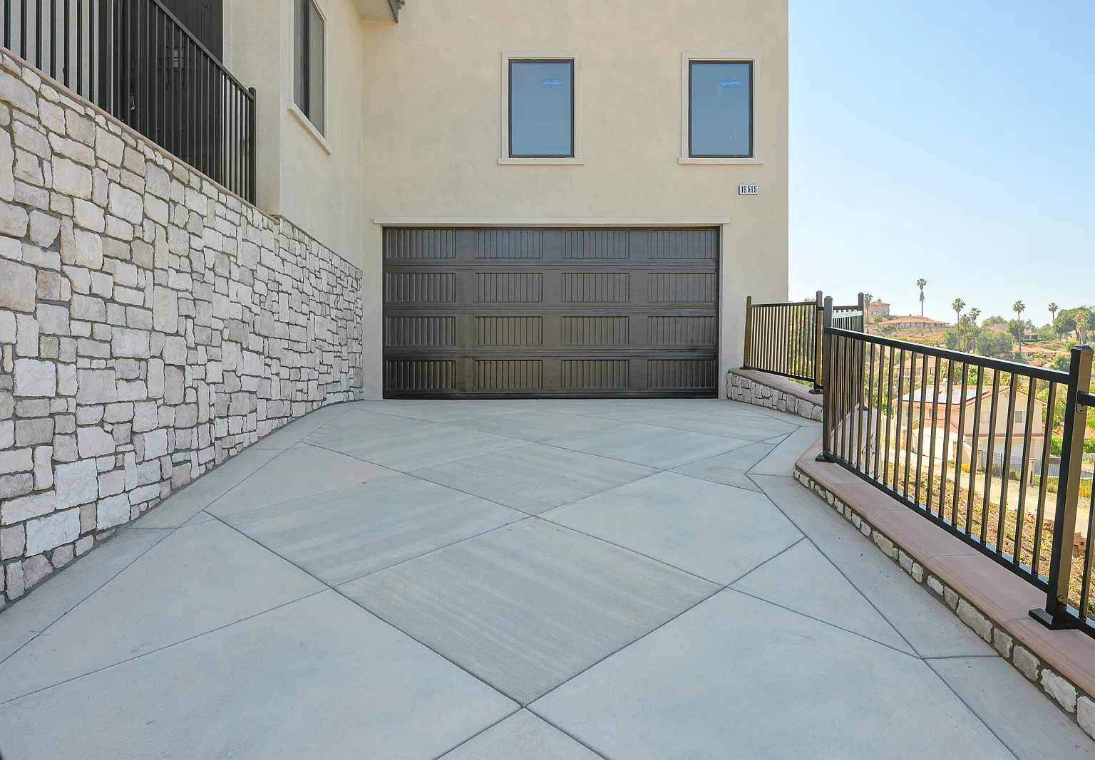5 bed, 2894 sqft, $5,950 — Photo 3