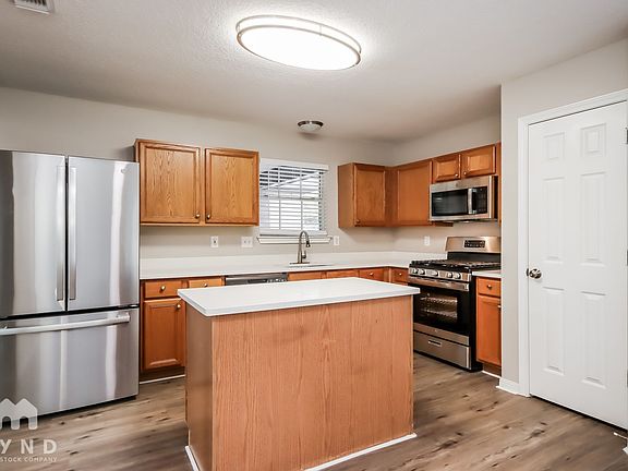 5th image of 598 Orangewood Dr