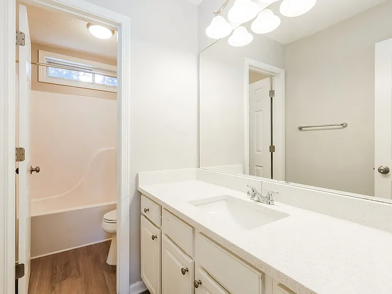 802 Pinder Point Ct — Photo 16