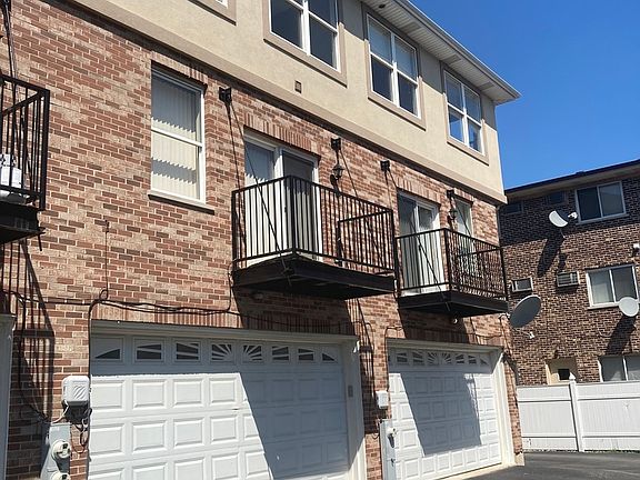 2nd image of 7945 W 92nd St