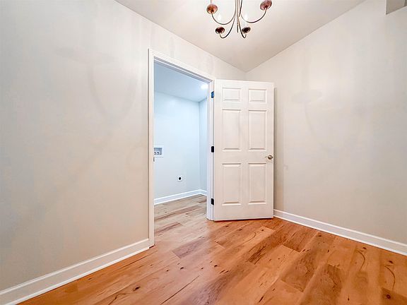 4th image of 3217 Starsdale St