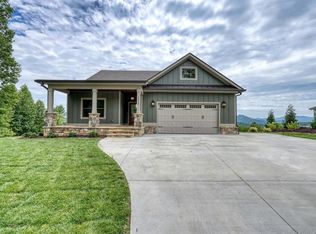 1513 Honey Bee Rdg, Hiawassee, GA 30546