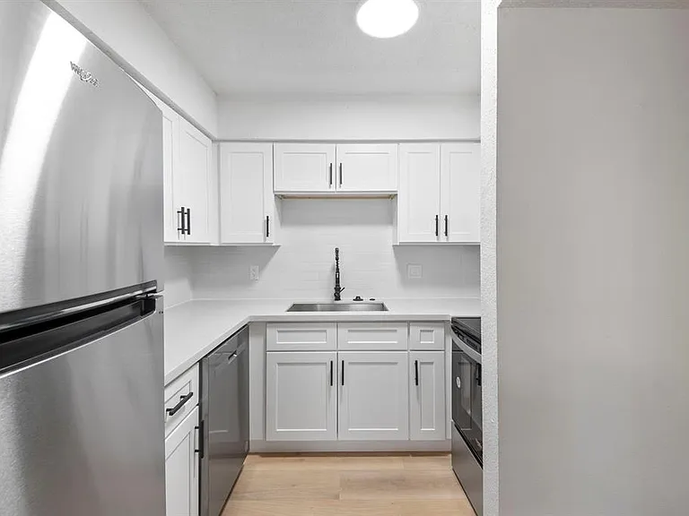 700 Lyle West Ave #A — Photo 6