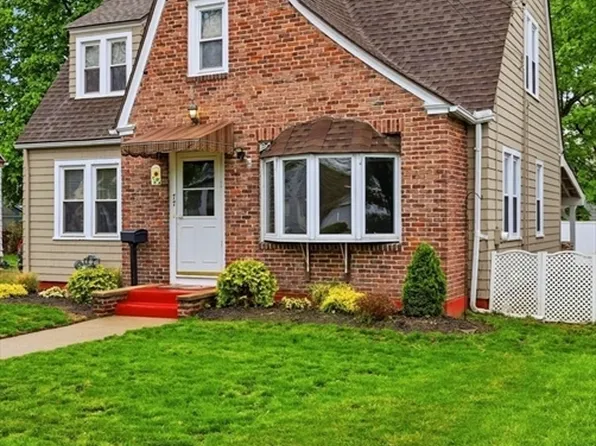 77 Fresno St, Springfield, MA 01104