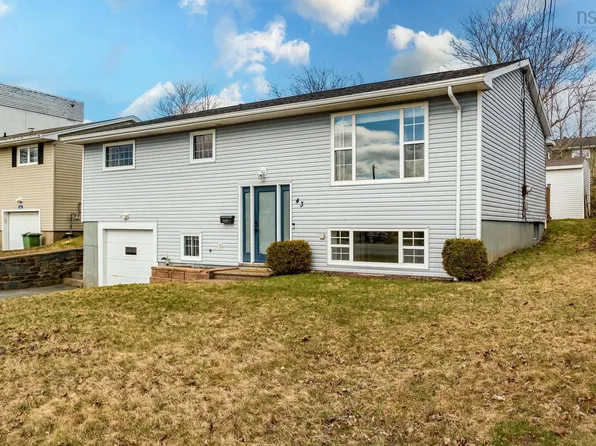 43 Woodlawn Rd, Dartmouth, NS B2W 2R7