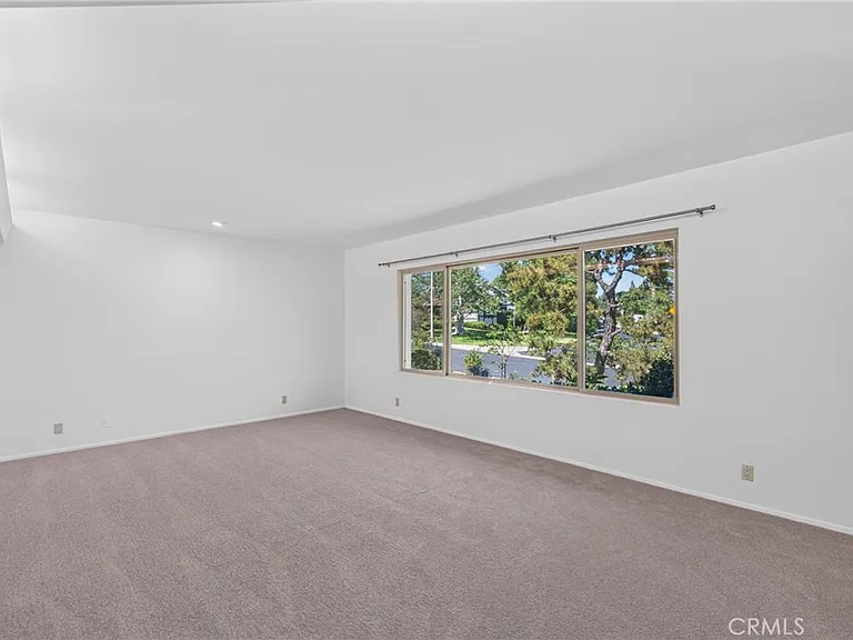 10401 Wystone Ave — Photo 9