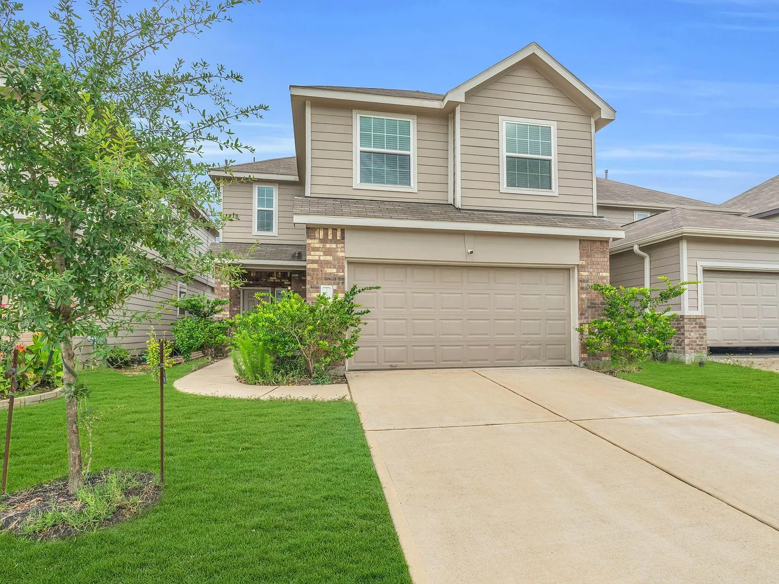 4 bed, 2.5 bath, 1955 sqft, $2,250 — Photo 2