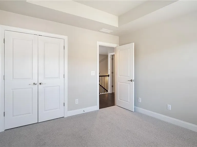 1758 Samantha Bnd — Photo 22