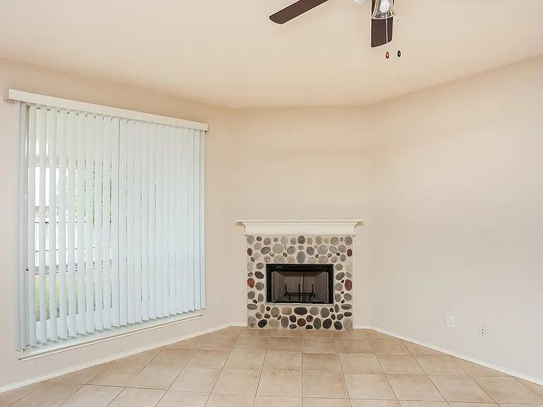 10849 Braemoor Dr — Photo 3