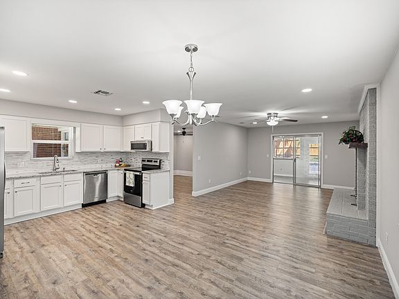 3rd image of 101 Dyer St