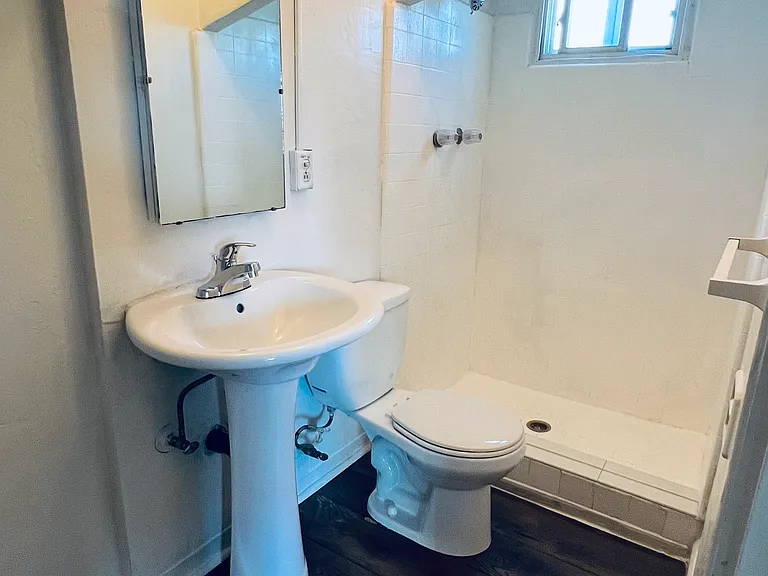 300 N 11th St #3 — Photo 9