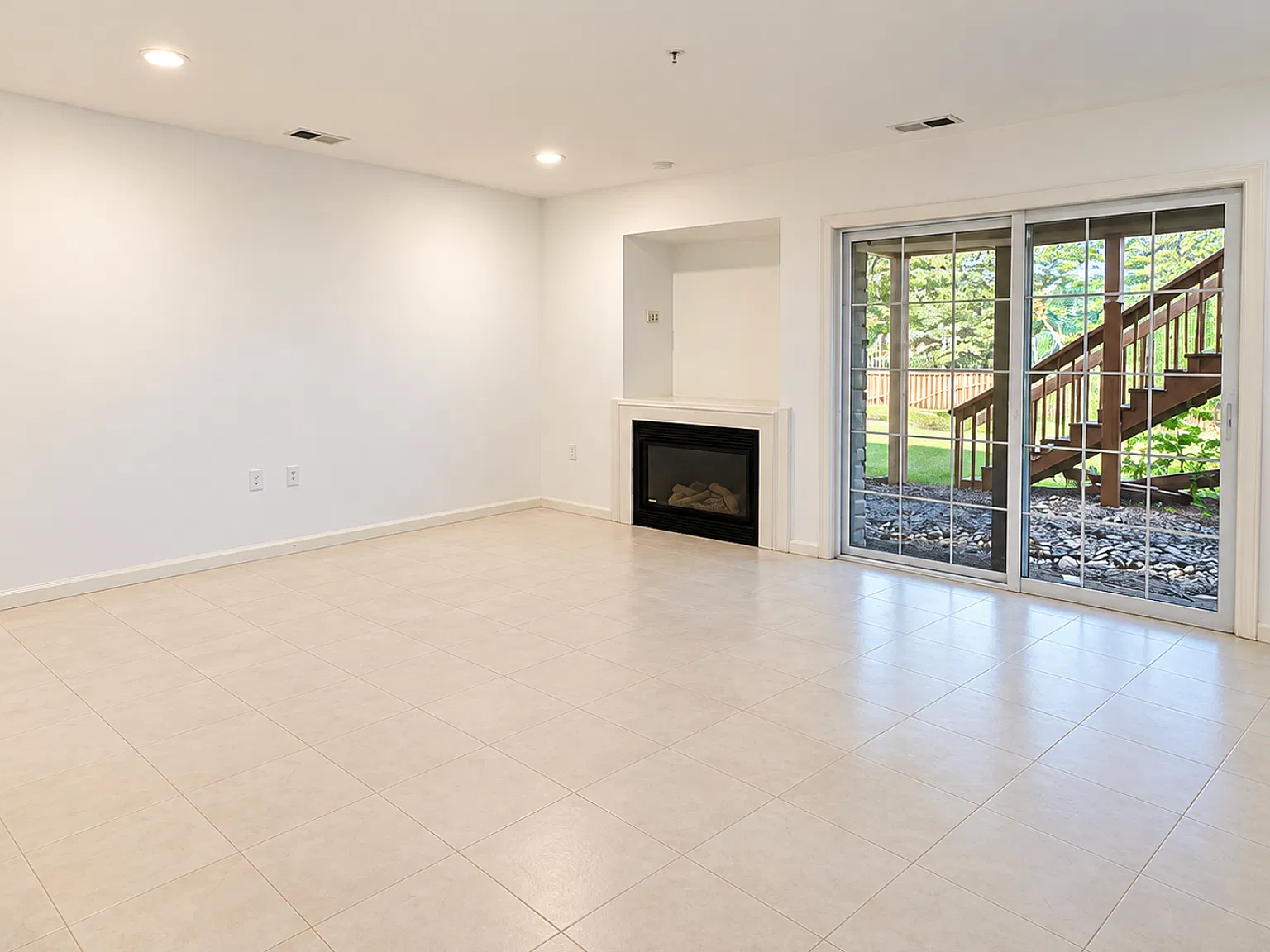 3 bed, 2.5 bath, 2166 sqft, $2,799 — Photo 4