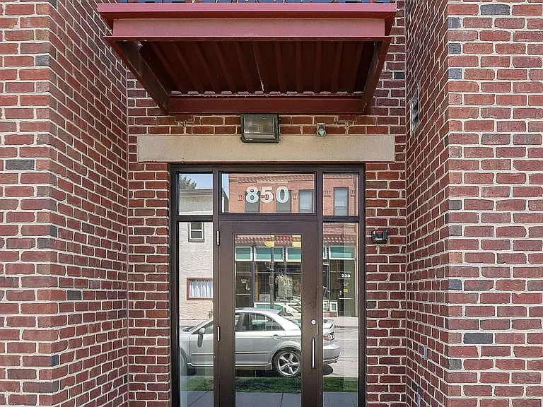 Winnipeg Apartments — Photo 26