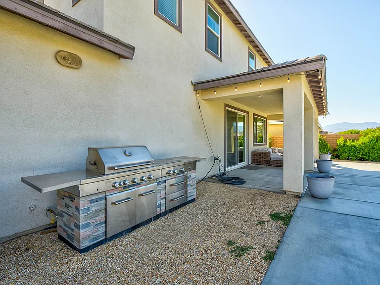 50105 Rocamora St — Photo 41