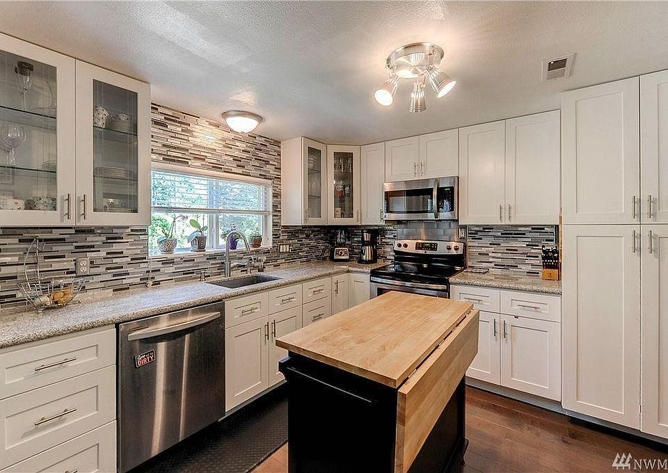 1st image of 2519 NE 135th St #B