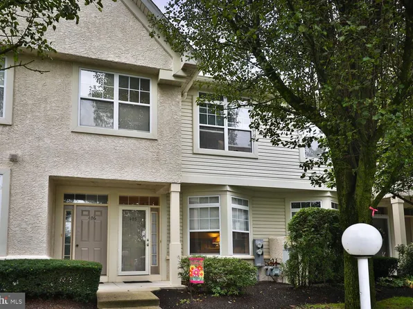 405 Dresher Woods Dr, Dresher, PA 19025