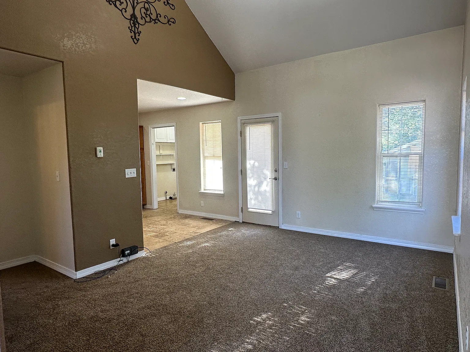 3 bed, 1218 sqft, $2,100 — Photo 2
