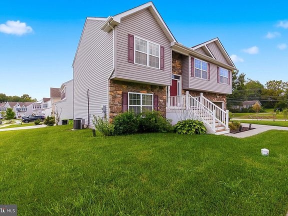 3rd image of 6 Shannon Dr