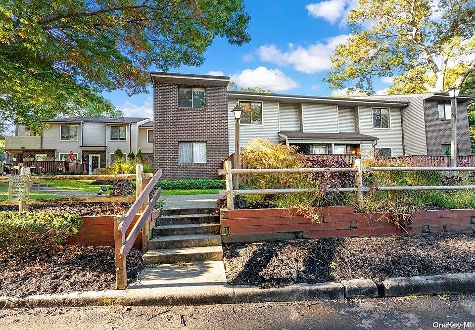 1st image of 828 Woodland Court #828