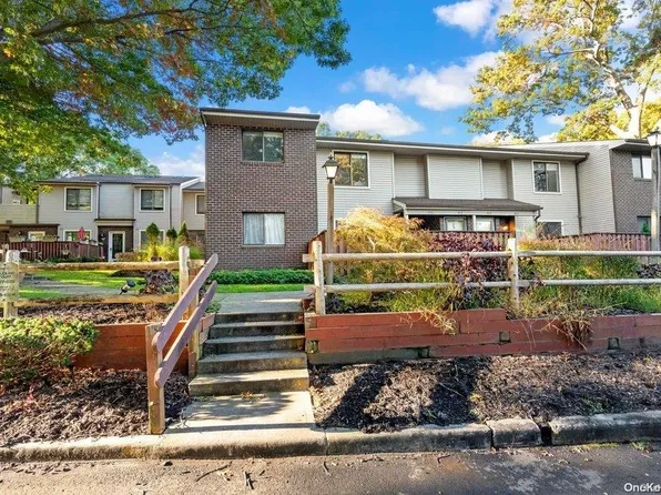 828 Woodland Court #828, Coram, NY 11727