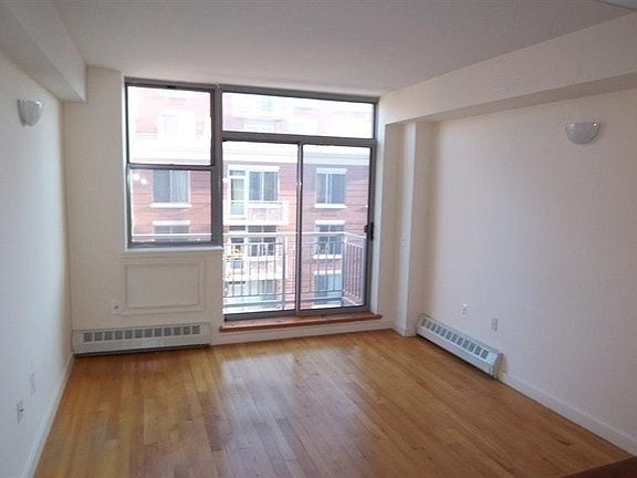 3rd image of 454 Manhattan Ave APT 6L