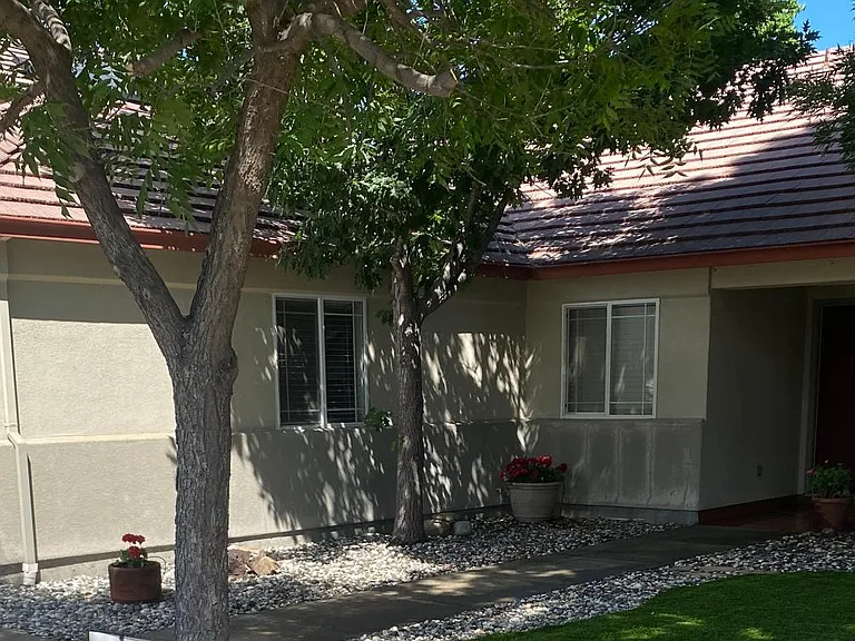 490 Briarwood Dr — Photo 44