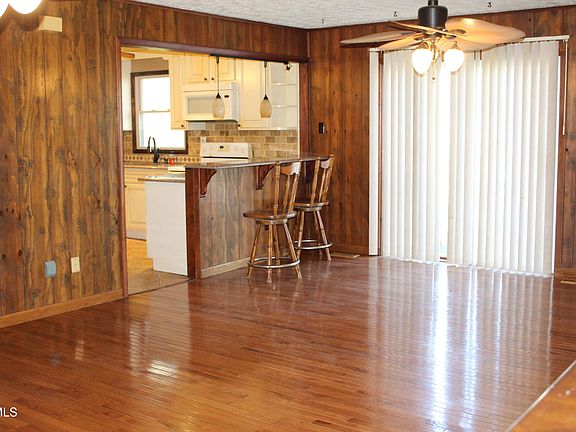 5th image of 158 Dryden Heights Dr
