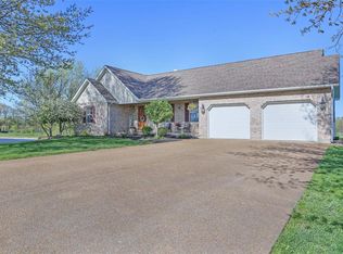 935 Gerling Ln, New Haven, MO 63068