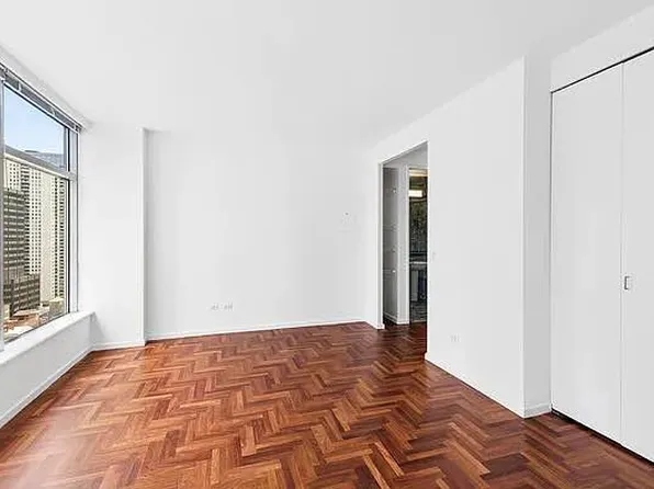 250 East 54th Street image 3 of 5