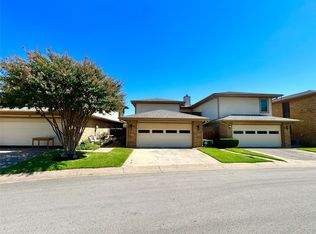 31 Morrow Dr, Bedford, TX 76021