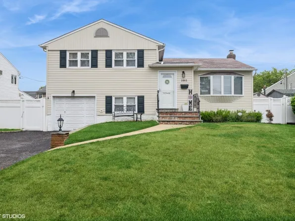 3963 Daleview Avenue, Seaford, NY 11783