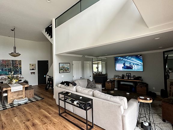 5th image of 390 S Sepulveda Blvd APT 302