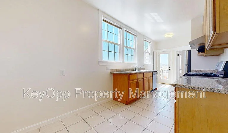 1608 Balboa St — Photo 22