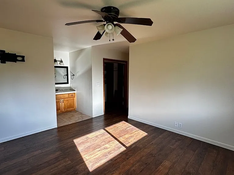 15-1300 Railroad Ave — Photo 9