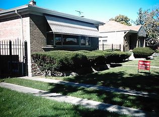 8906 S Cornell Ave, Chicago, IL 60617