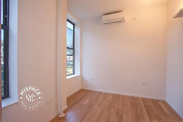 Rented by MySpaceNYC | media 4