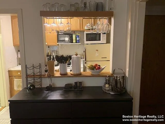 240 Marlborough St #B — Photo 6