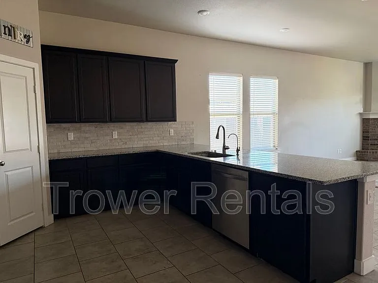 1205 Masquerade Blvd — Photo 4