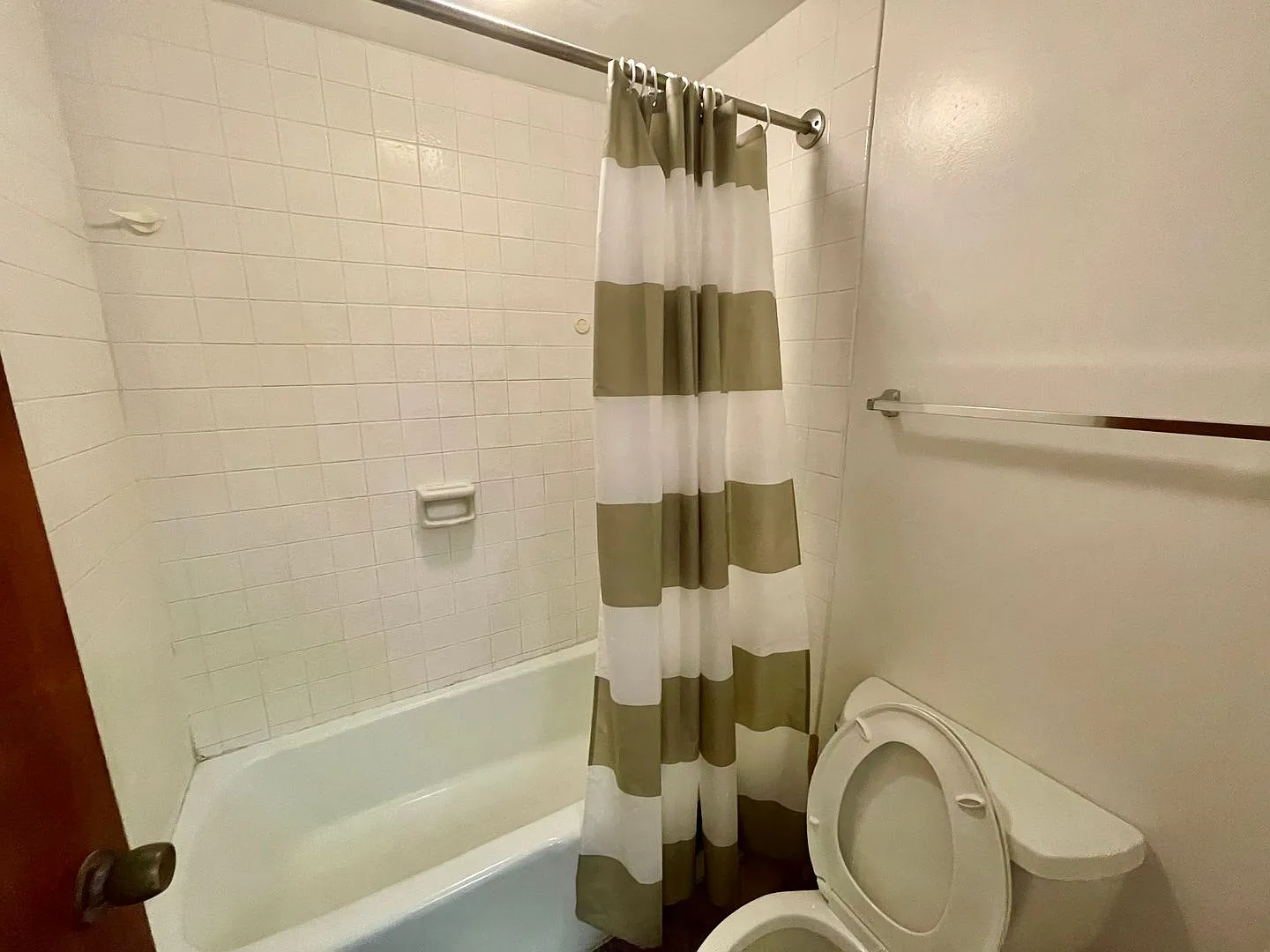 1bedroom, 1 Bathroom Unit In Naniwa Gardens, Hawaii Kai, Available Soon! — Photo 4