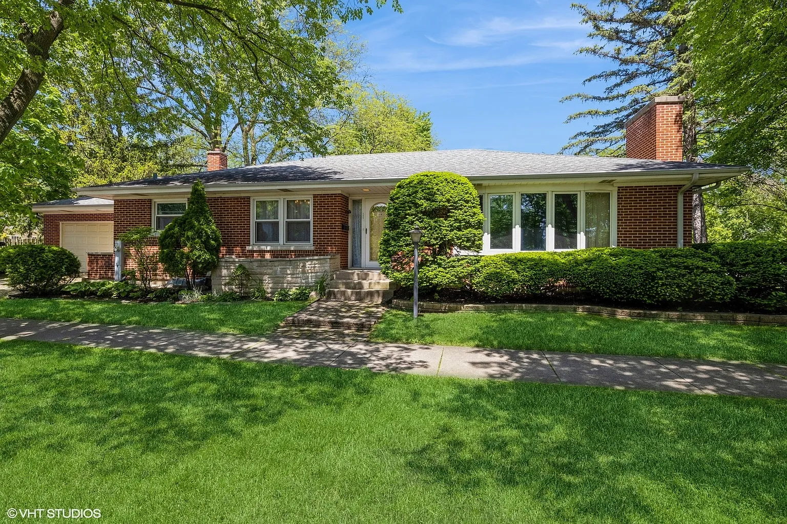 544 Sunset Ave photo 1