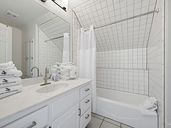 5th image of 233 Key Largo Pl
