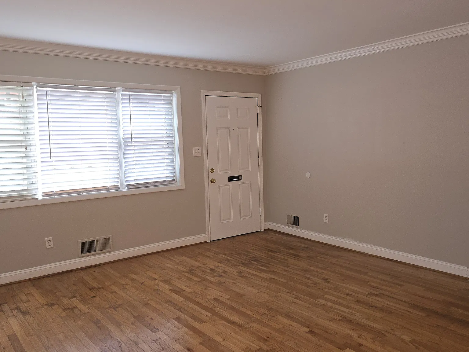 2 bed, 904 sqft, $1,580 — Photo 4