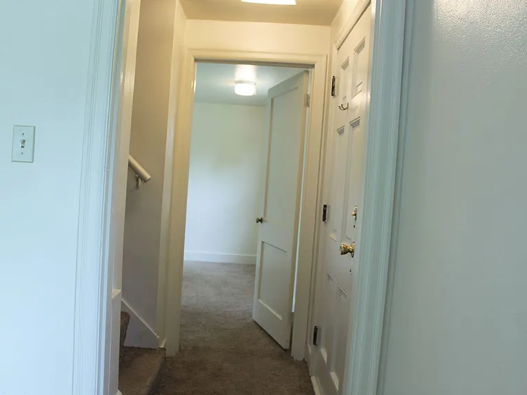 128-134 1/2 University Ln — Photo 9