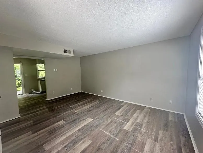 1448 Nottingham Rd — Photo 4