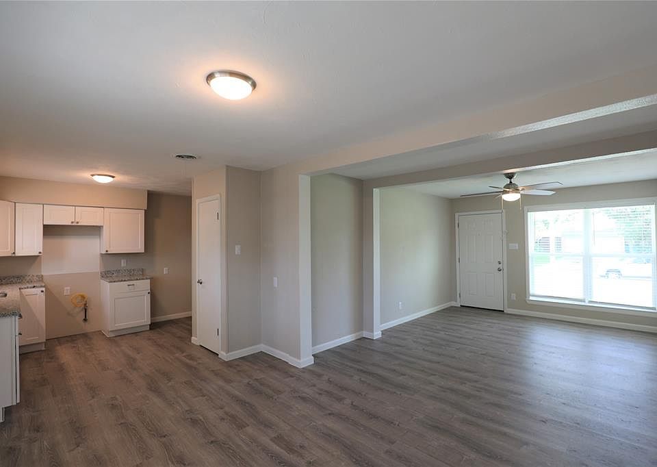 1st image of 536 Royal Crest Dr
