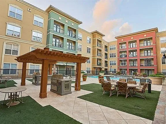 Valencia Pool and Grill deck