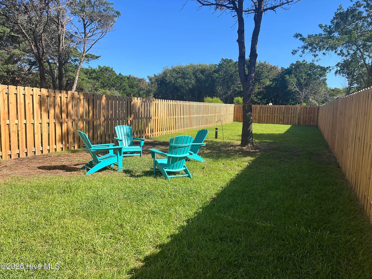 3 bed, 3.0 bath, 1429 sqft, $2,700 — Photo 3