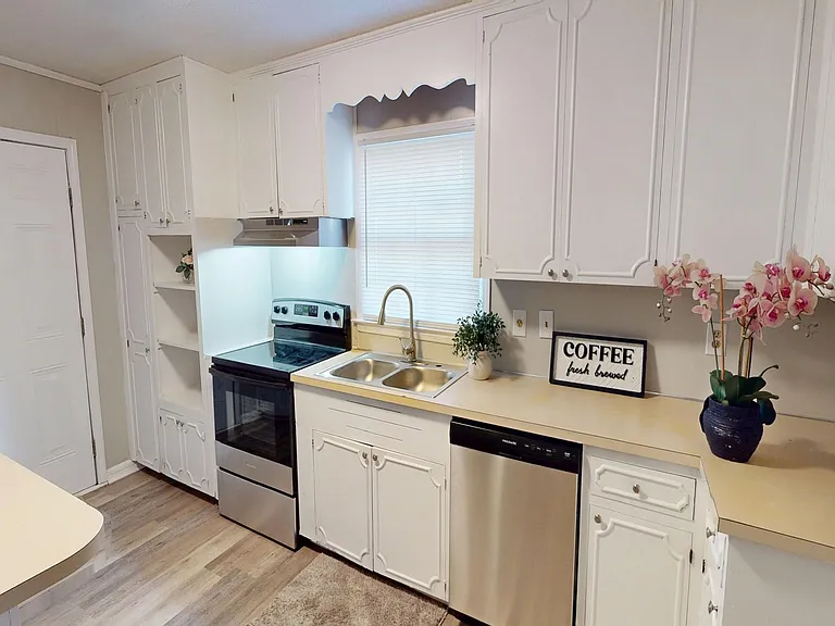 2716 Forsyth Ln — Photo 8