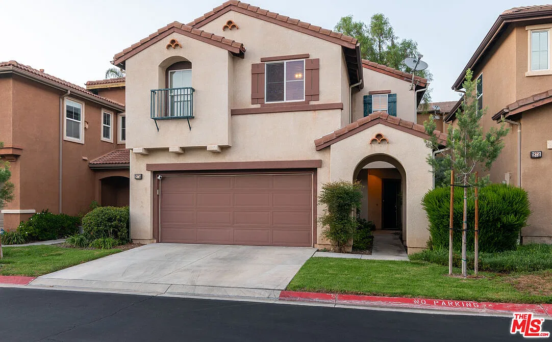 4 bed, 3.0 bath, 2353 sqft, $4,900 — Photo 1